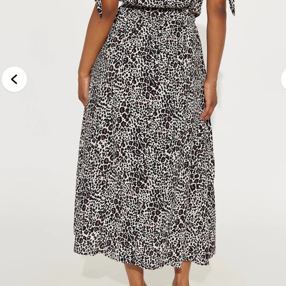 Fashion Nova Leopard Print Belted Midi Wrap Dress Size Medium NWT - Picture 3 of 5